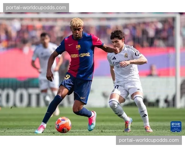 射手榜更新：莱万多夫斯基22球领跑，维尼修斯19球紧随其后