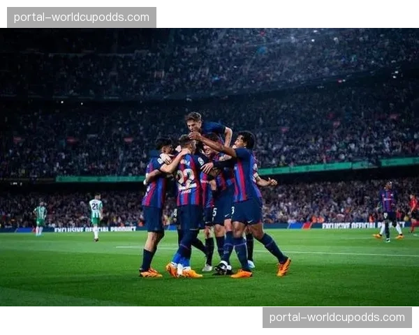 巴萨赛前最后一练,拉菲尼亚在分组对抗中多次尝试禁区外兜射远角 巴萨赛前最后一练,拉菲尼亚在分组对抗中多次尝试禁区外兜射远角